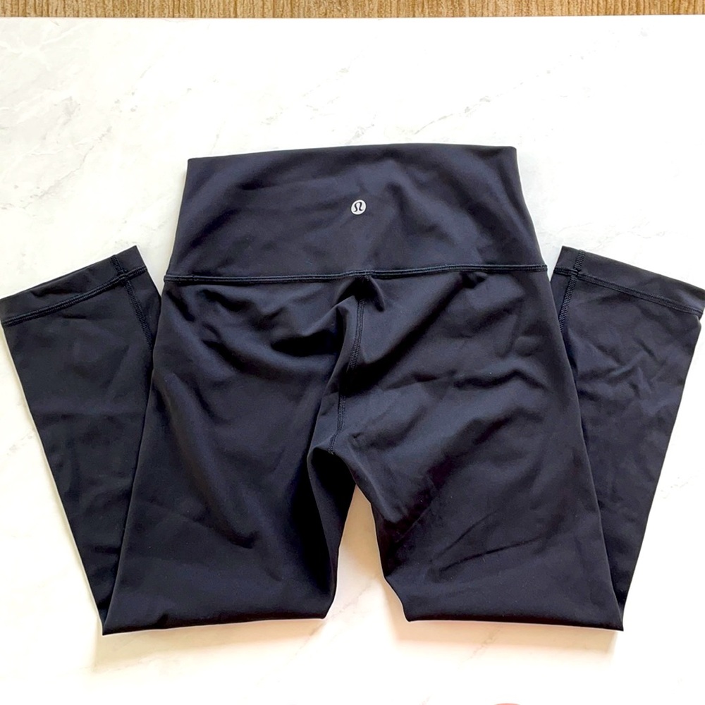 Lululemon wonder under size 6 crops